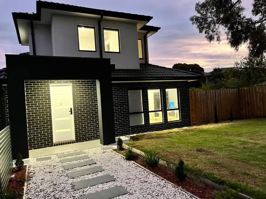 Brand New Modern 2 Bedroom Guesthouse At Airport! Melbourne Exterior foto